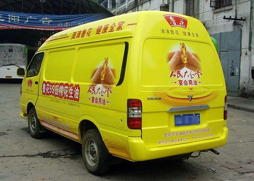 深圳市弘浩腾广告 以高精度车贴工艺，塑造城市移动名片